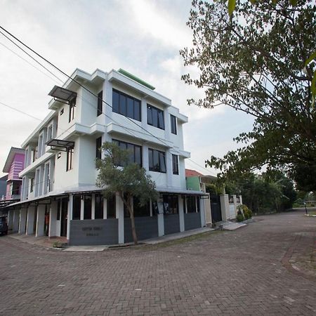 Hotel RedDoorz Syariah near DBL Arena 2 Surabaja Zewnętrze zdjęcie