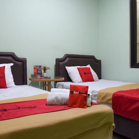 Hotel RedDoorz Syariah near DBL Arena 2 Surabaja Zewnętrze zdjęcie