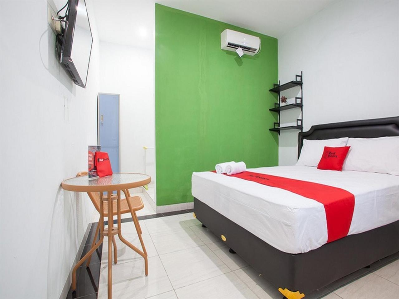 Hotel RedDoorz Syariah near DBL Arena 2 Surabaja Zewnętrze zdjęcie