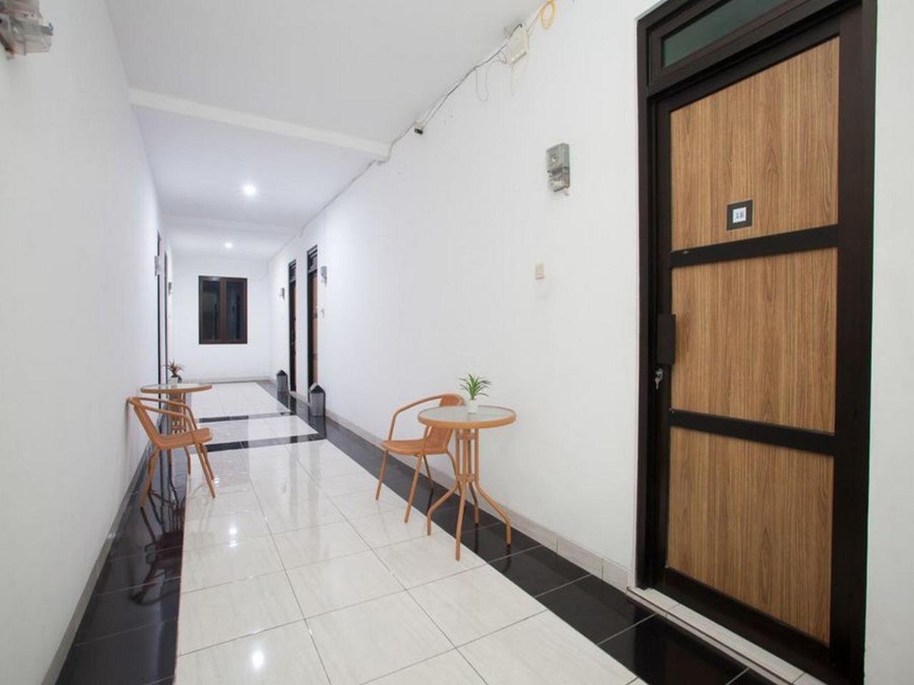 Hotel RedDoorz Syariah near DBL Arena 2 Surabaja Zewnętrze zdjęcie