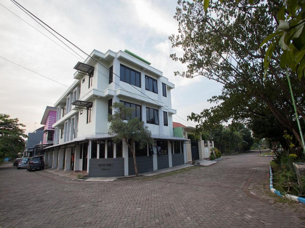 Hotel RedDoorz Syariah near DBL Arena 2 Surabaja Zewnętrze zdjęcie