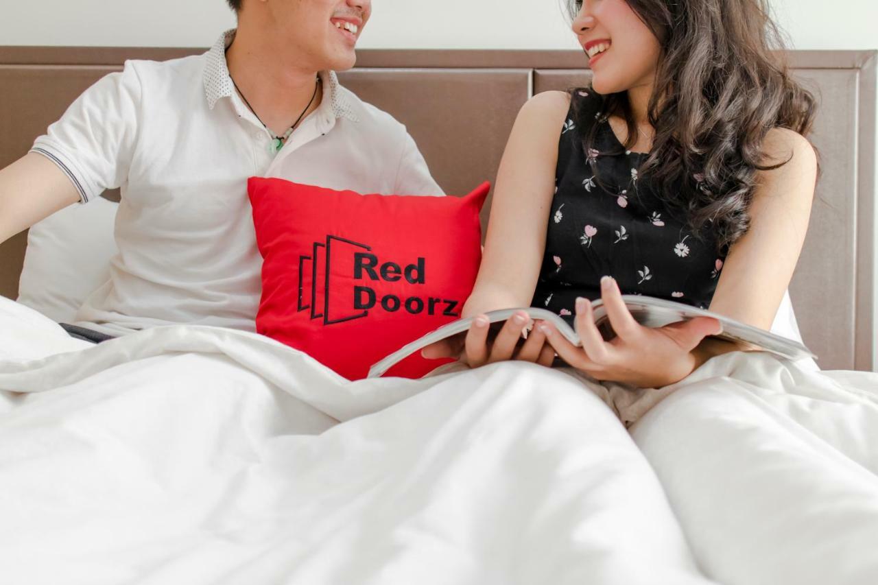 Hotel RedDoorz Syariah near DBL Arena 2 Surabaja Zewnętrze zdjęcie