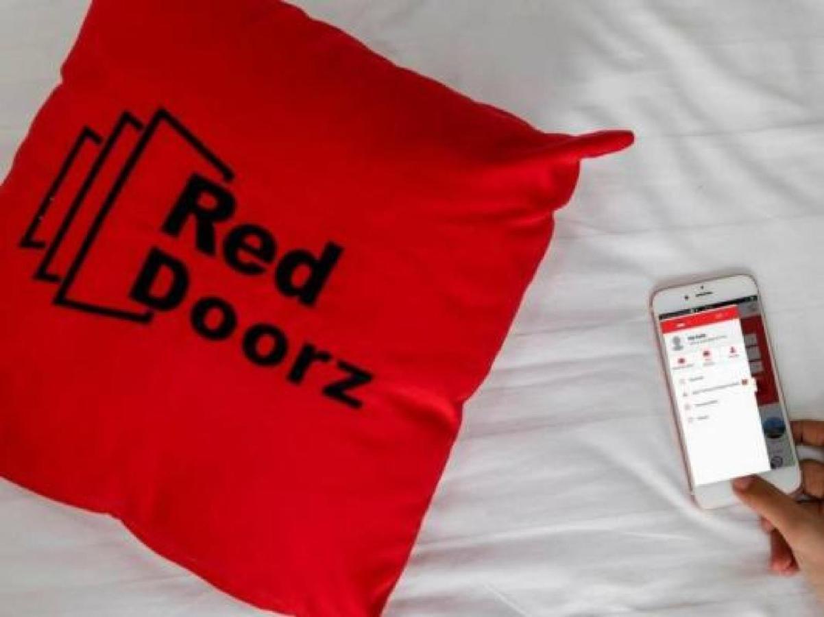 Hotel RedDoorz Syariah near DBL Arena 2 Surabaja Zewnętrze zdjęcie